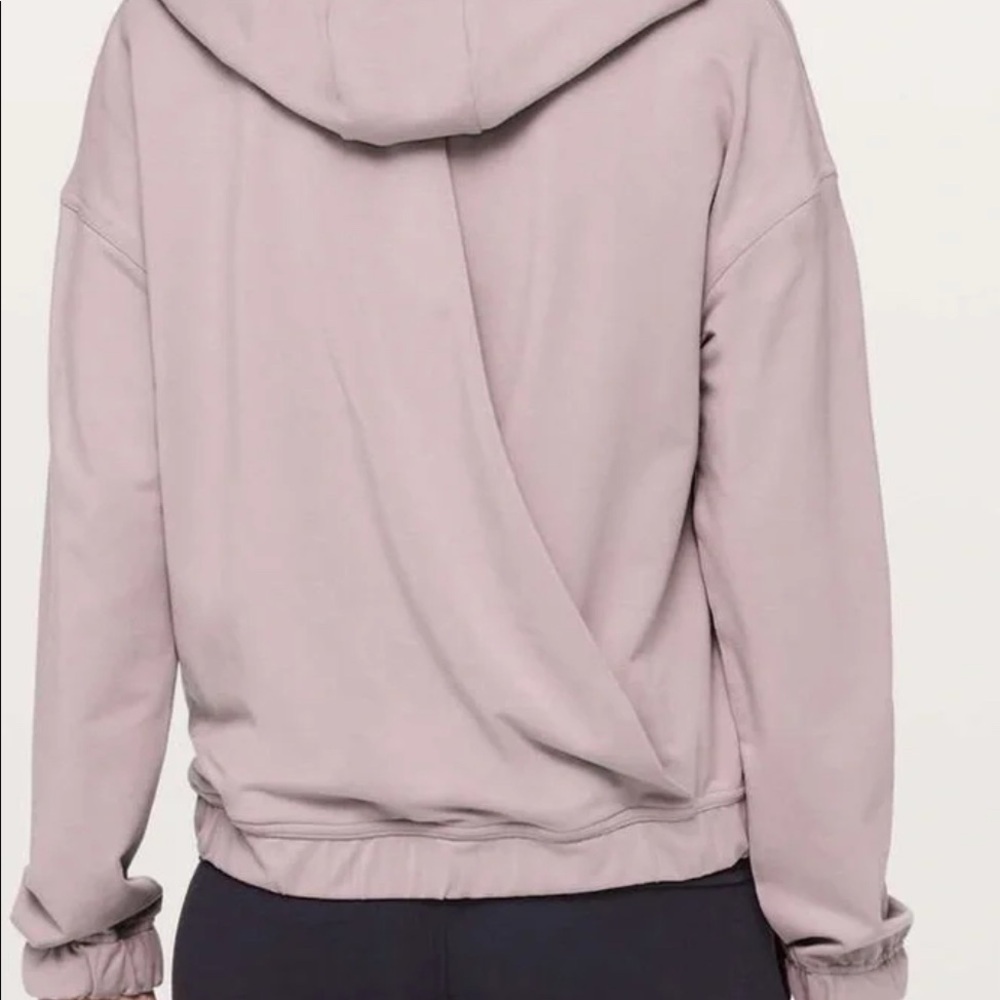 Lululermon Athletica Twisted & Tucked W/Zip Pocket Back Opens Up Hooded Pullover